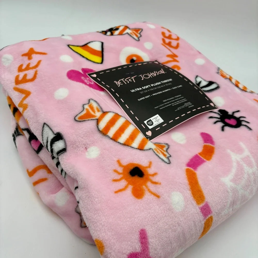 Betsey Johnson Summerween Plush‎ Throw Blanket Pink Candy Spooky Sweet Treat Boo